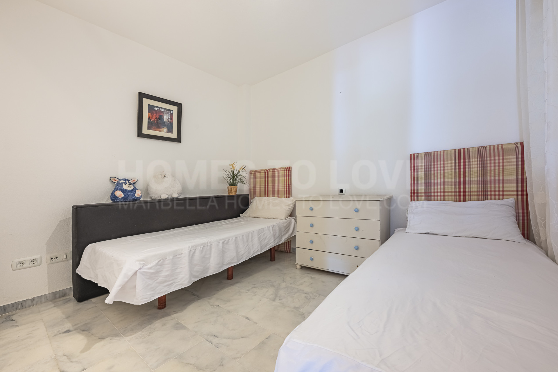 Ground Floor Apartment with Spacious Terrace – La Reserva de Marbella, Las Chapas