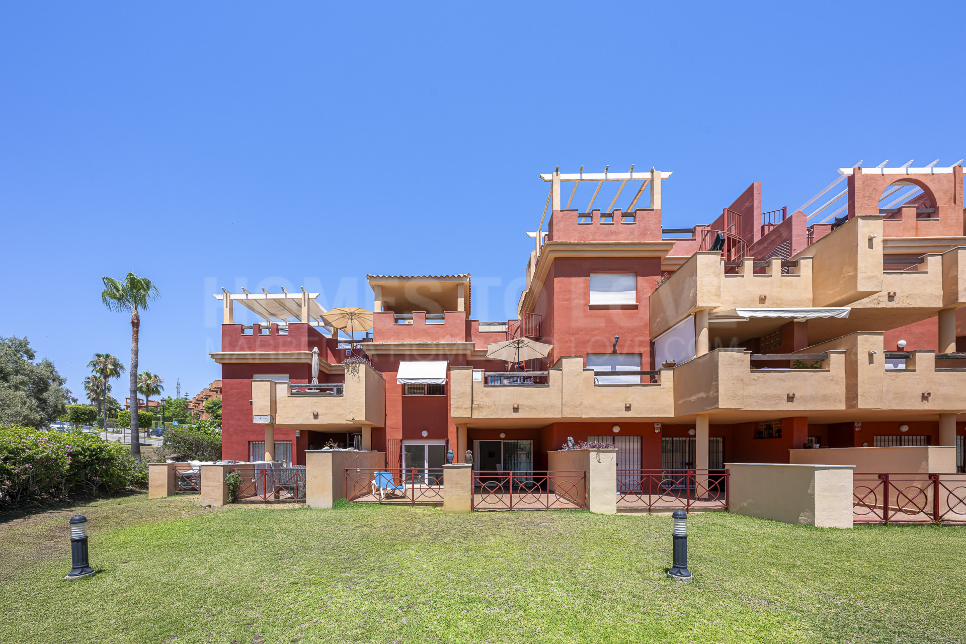 Ground Floor Apartment with Spacious Terrace – La Reserva de Marbella, Las Chapas