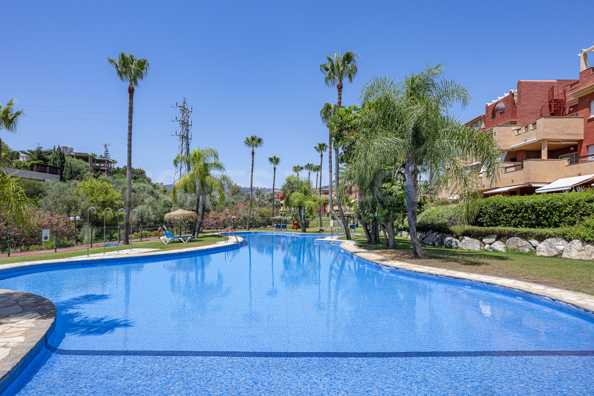 Ground Floor Apartment with Spacious Terrace – La Reserva de Marbella, Las Chapas