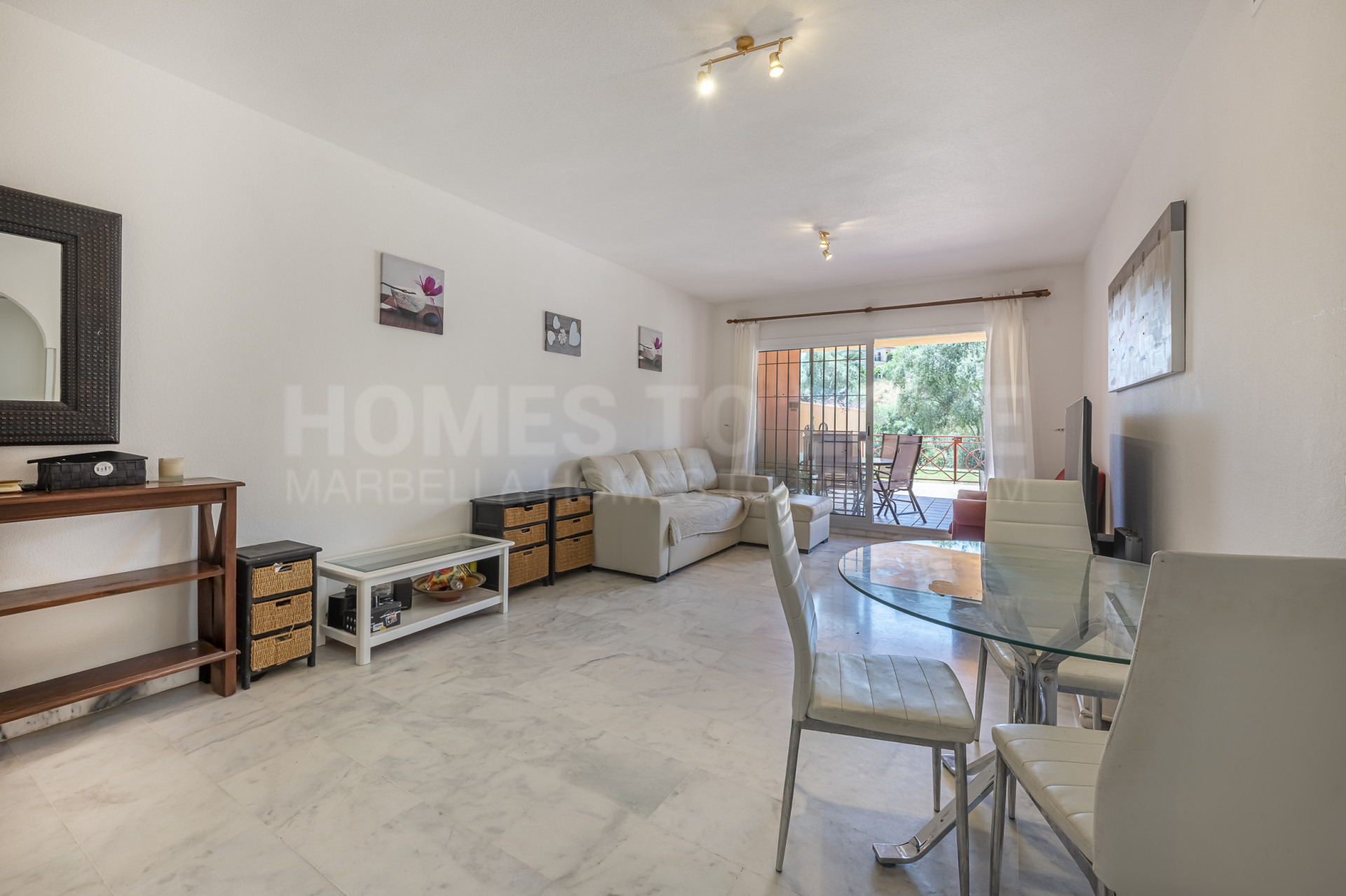 Ground Floor Apartment with Spacious Terrace – La Reserva de Marbella, Las Chapas
