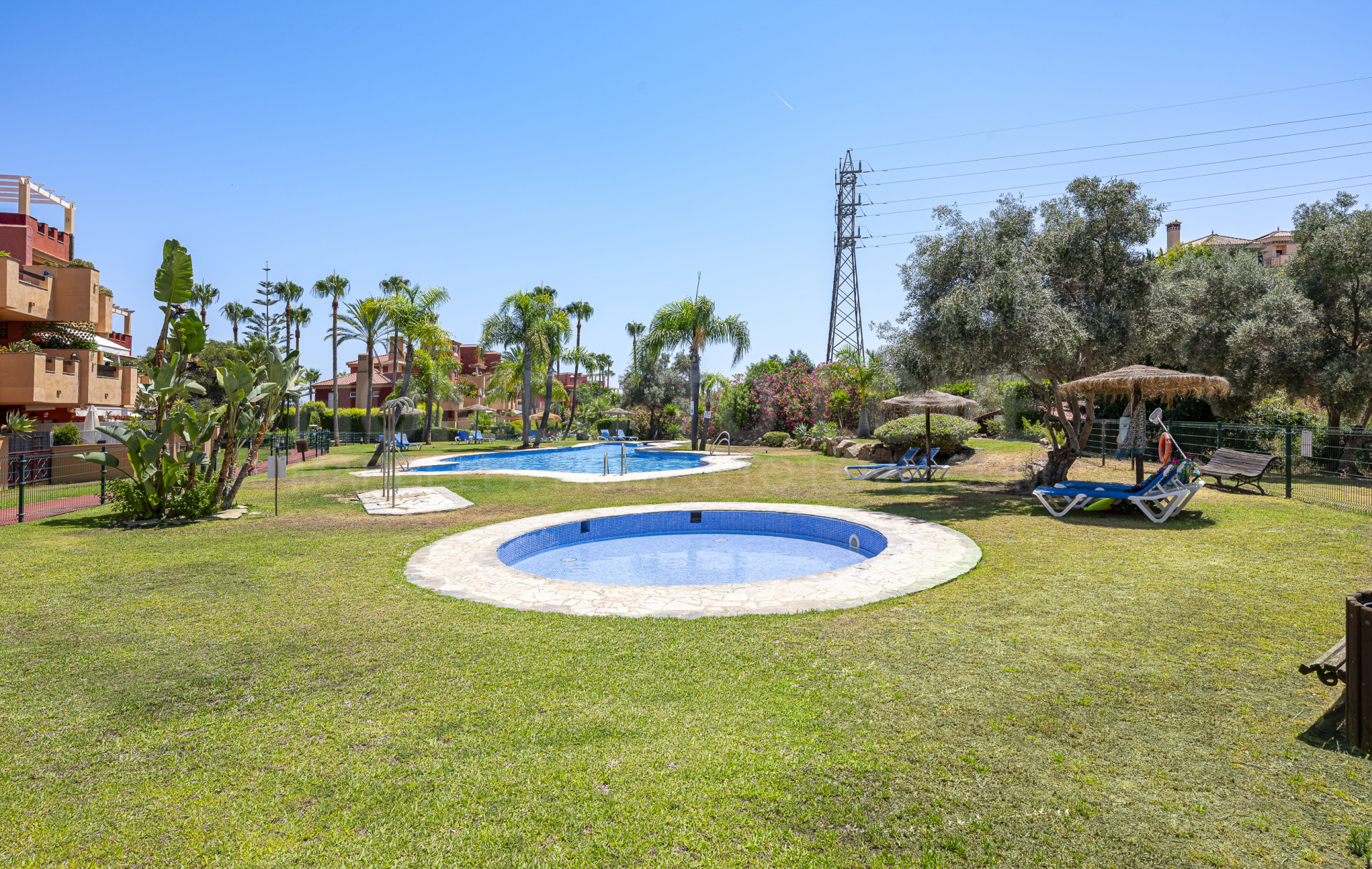 Ground Floor Apartment with Spacious Terrace – La Reserva de Marbella, Las Chapas