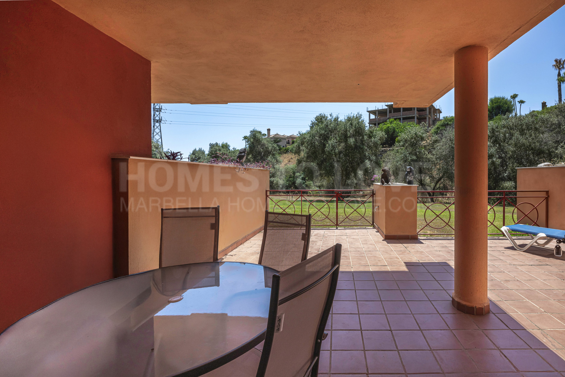 Ground Floor Apartment with Spacious Terrace – La Reserva de Marbella, Las Chapas