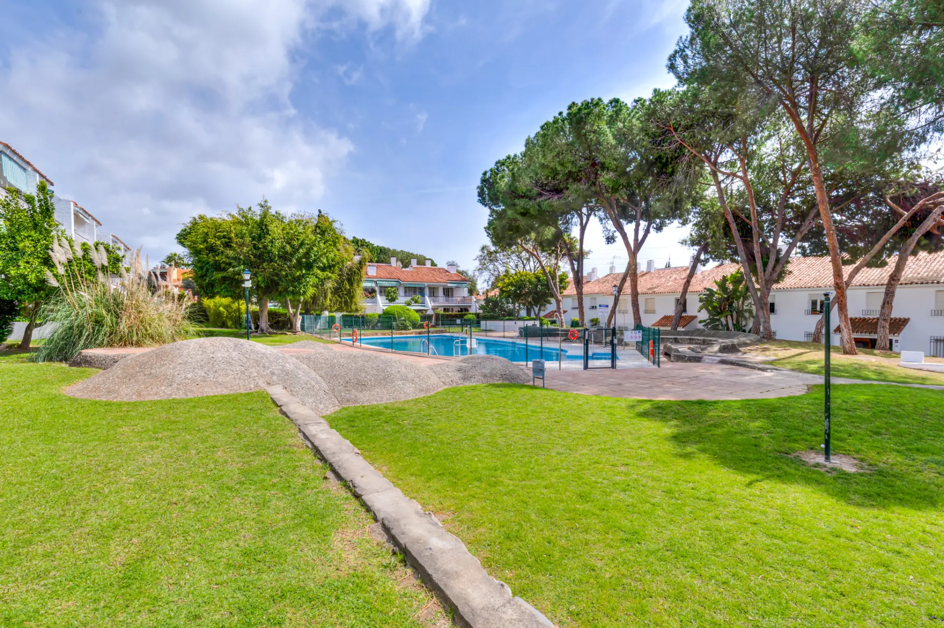 Apartamento en esquina de 4 dormitorios con terraza de 50 m² en la Milla de Oro (Nagüeles).