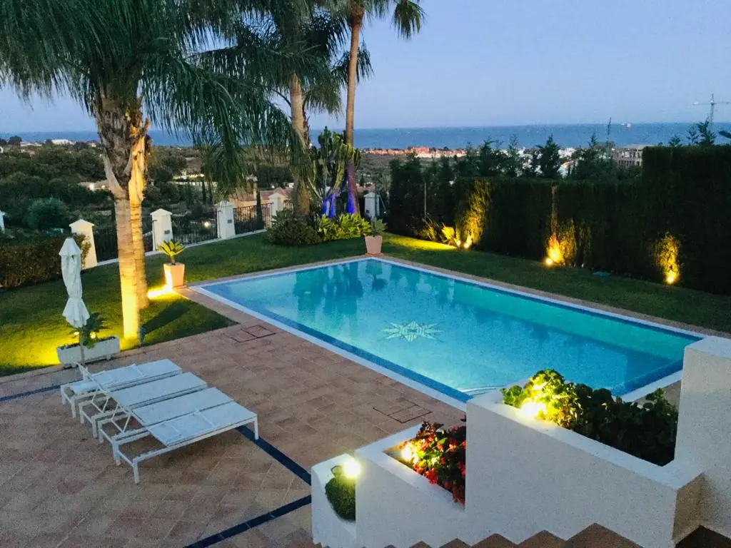 Fantastic six bedroom, south facing villa located in the prestigious community Los Flamingos, Benahavis