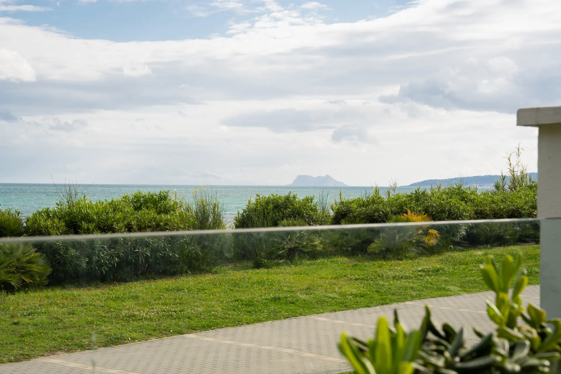 Exclusive Ground-Floor Apartment in Doncella Beach, Estepona