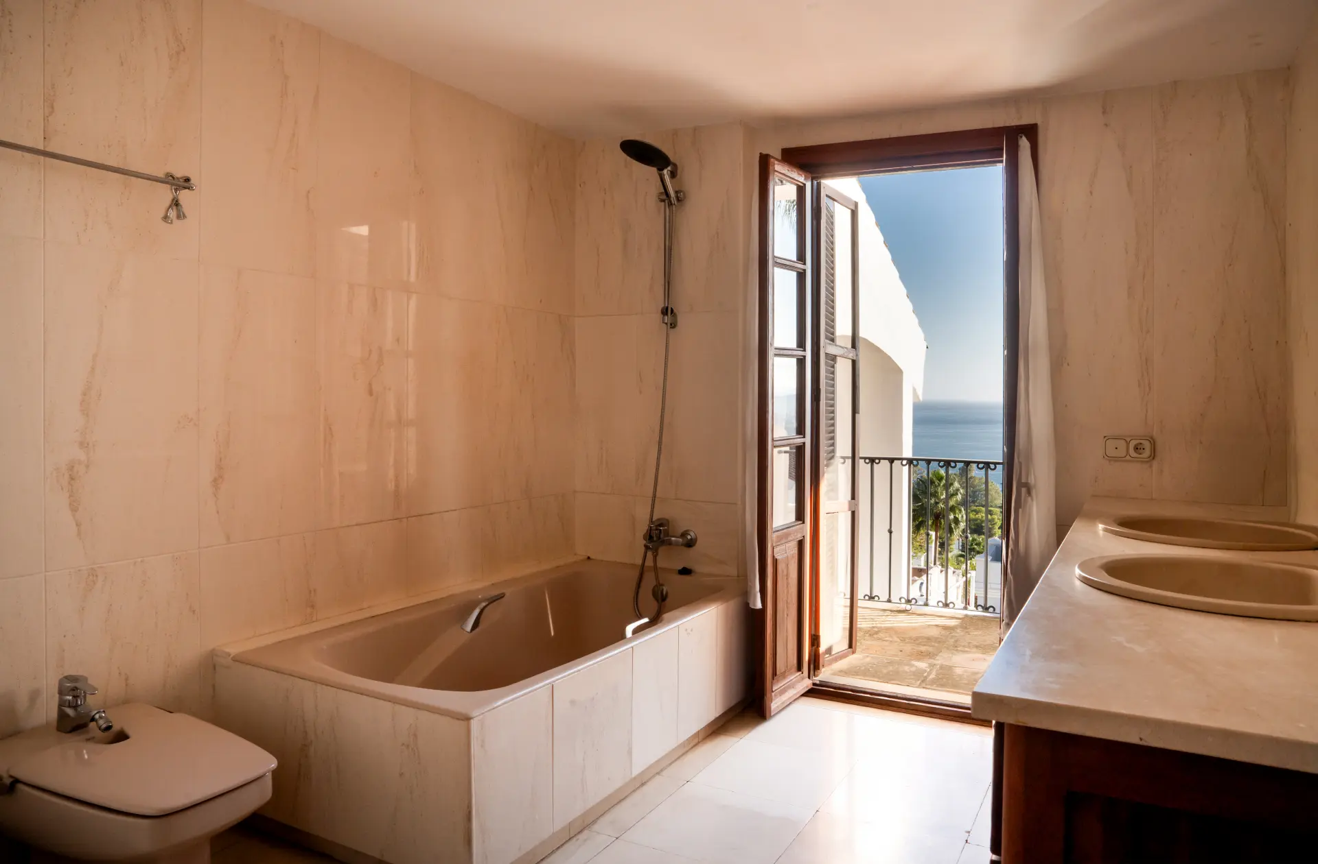 Charming family villa with panoramic sea views in Seghers, Estepona