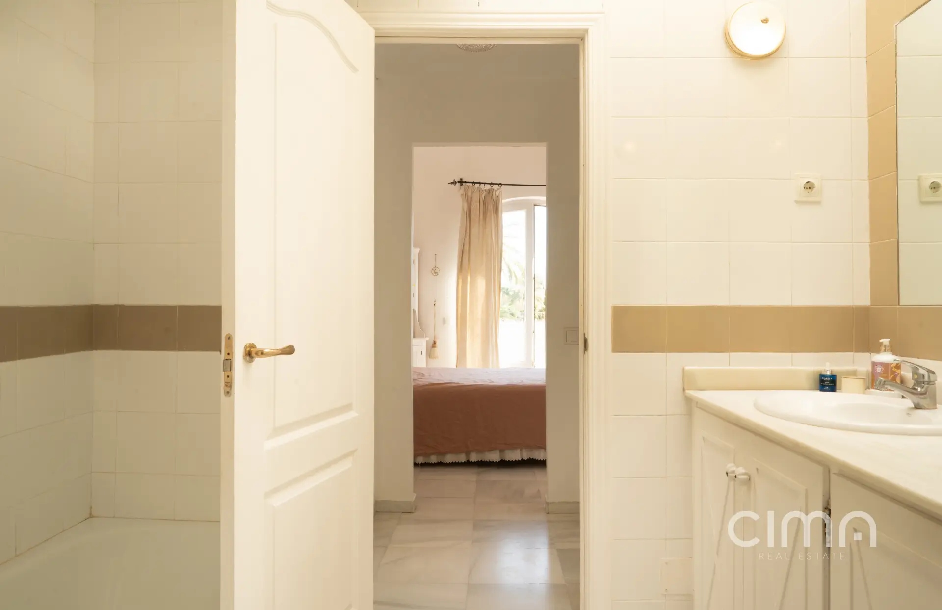 Frontline golf townhouse in Guadalmina Alta