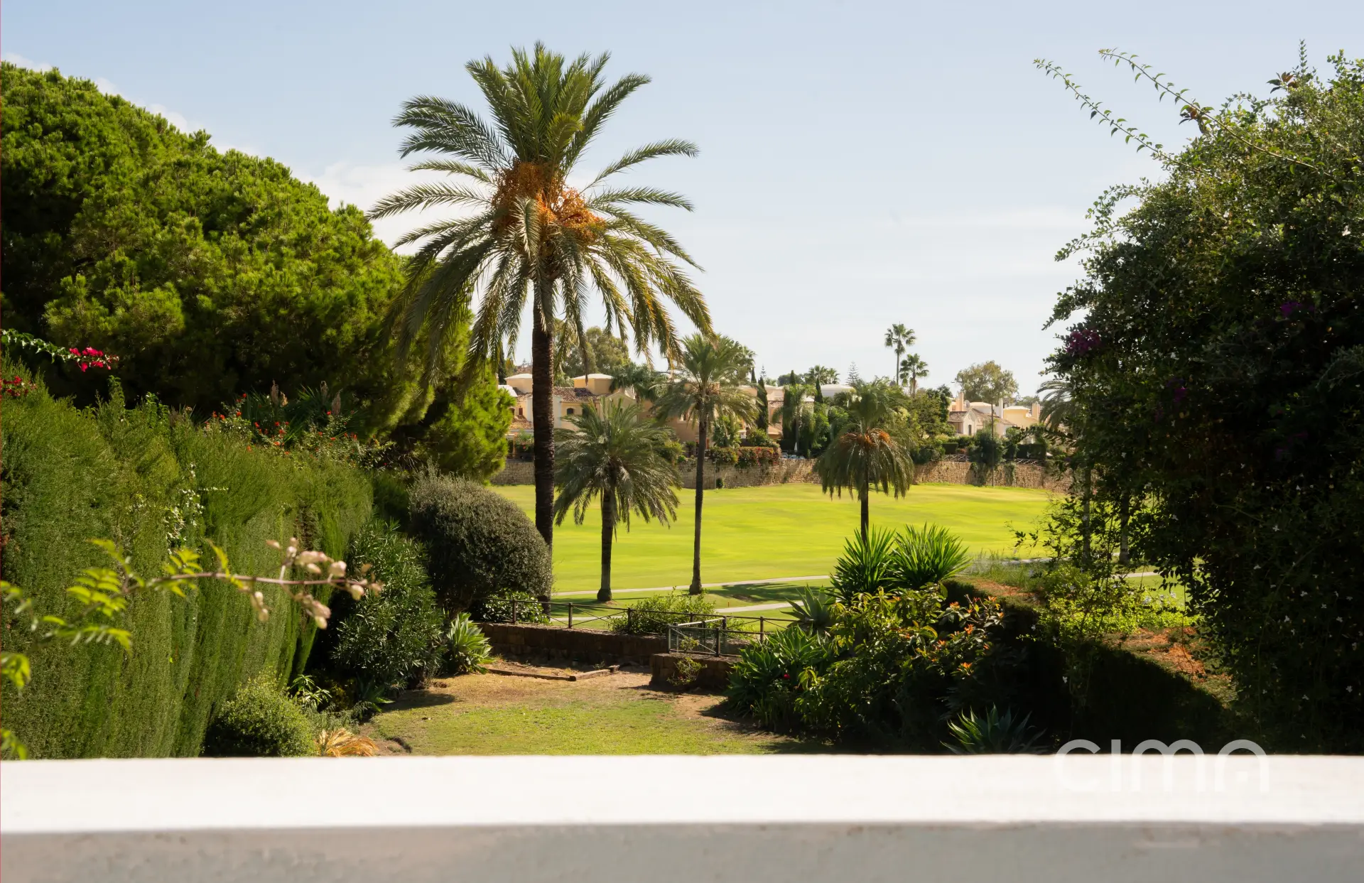 Frontline golf townhouse in Guadalmina Alta
