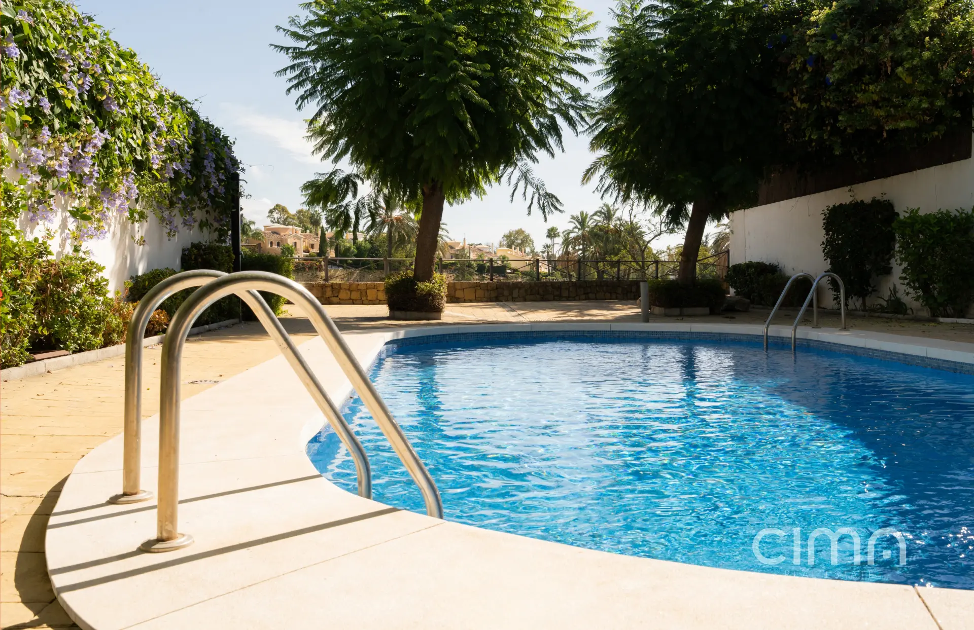 Frontline golf townhouse in Guadalmina Alta