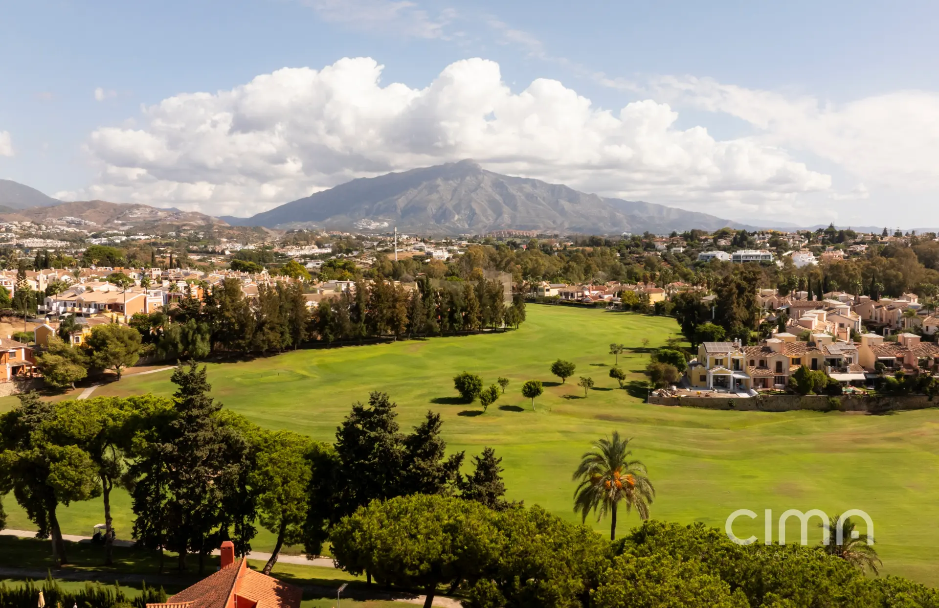 Frontline golf townhouse in Guadalmina Alta