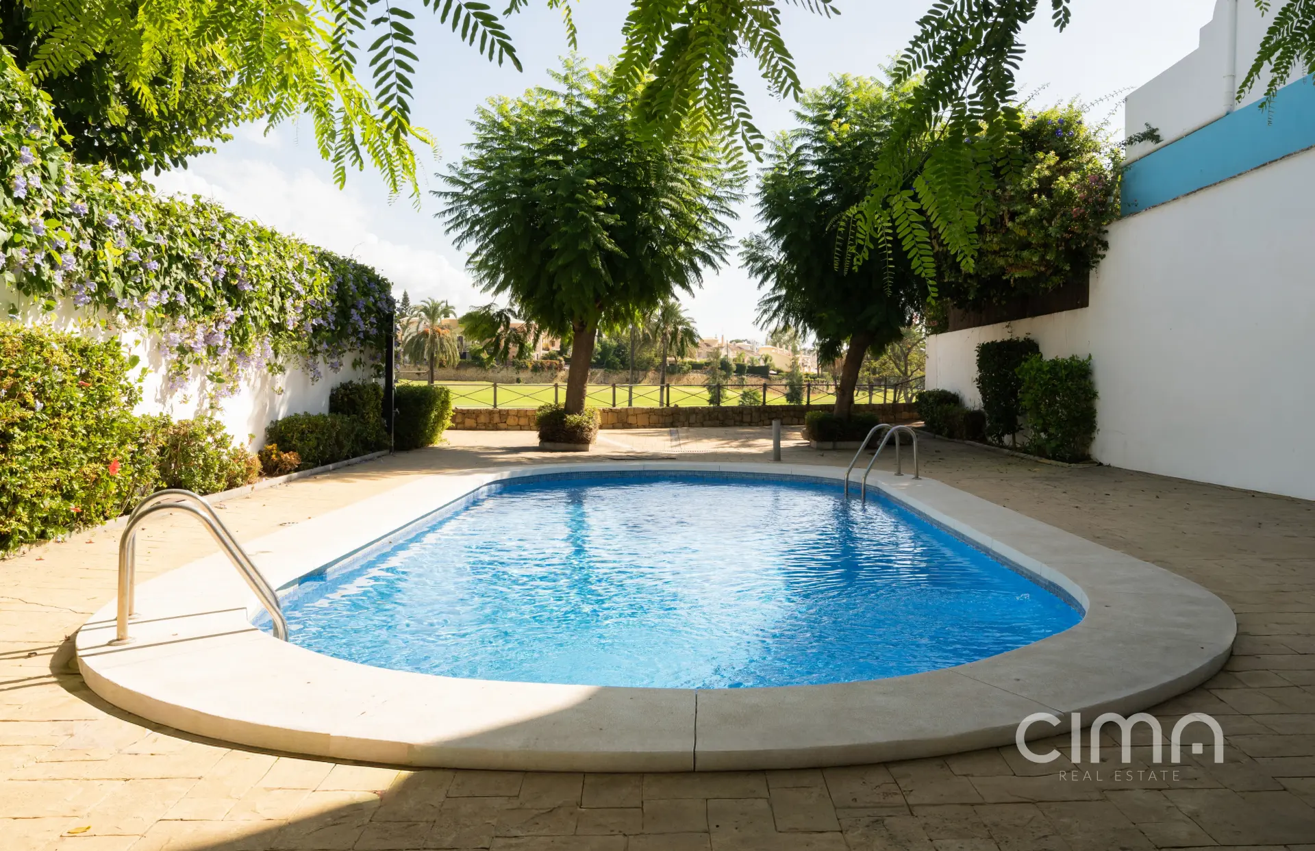 Frontline golf townhouse in Guadalmina Alta