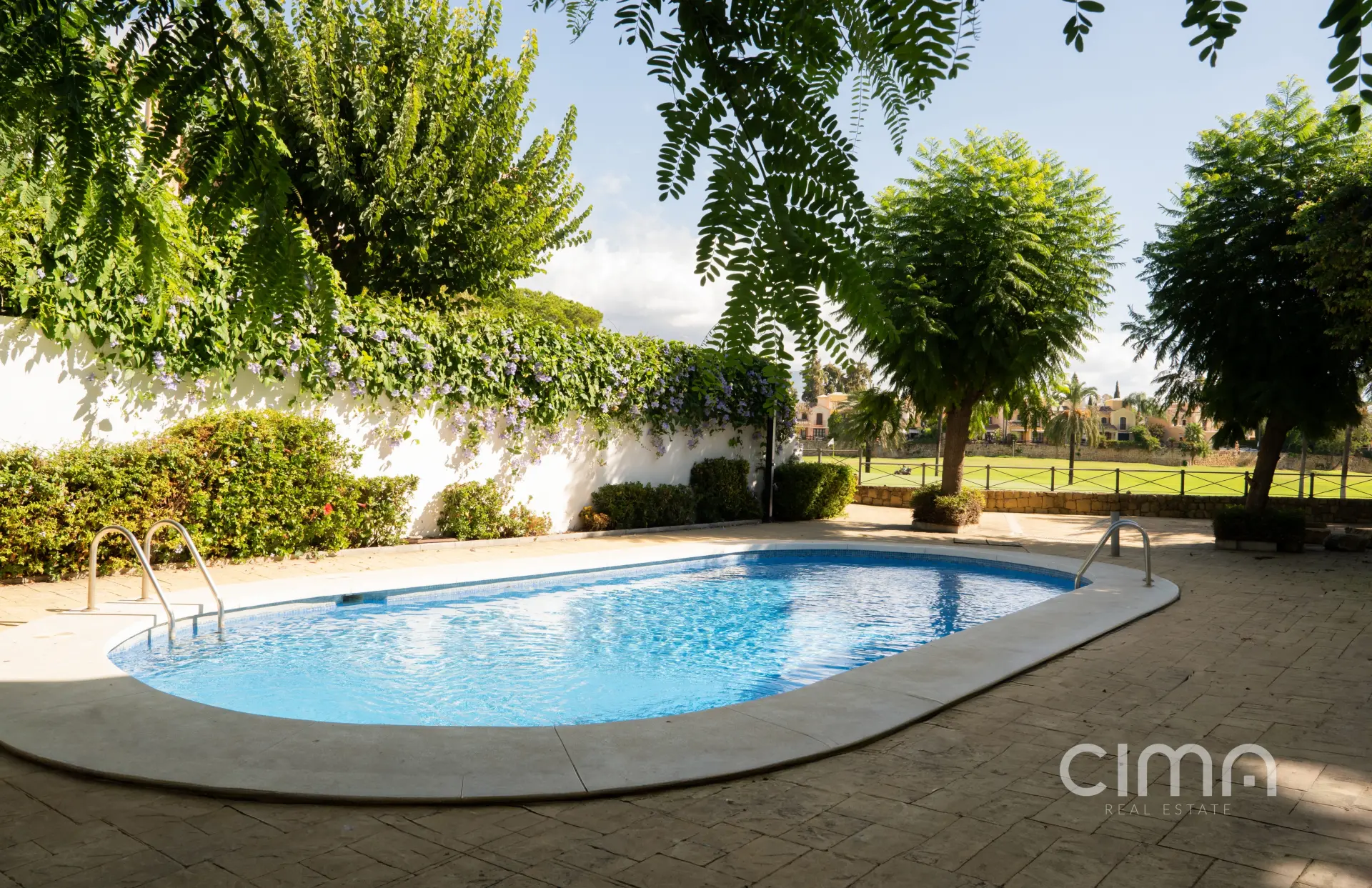 Frontline golf townhouse in Guadalmina Alta