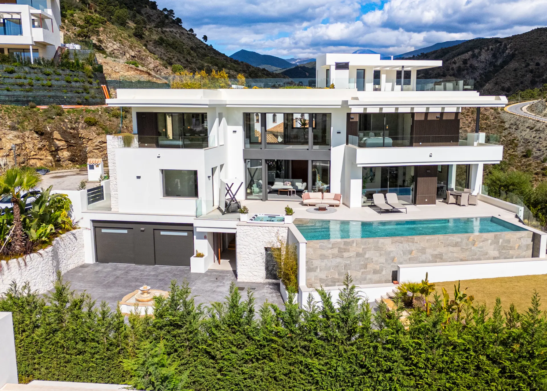 Villa for sale in Lomas de La Quinta, Benahavis