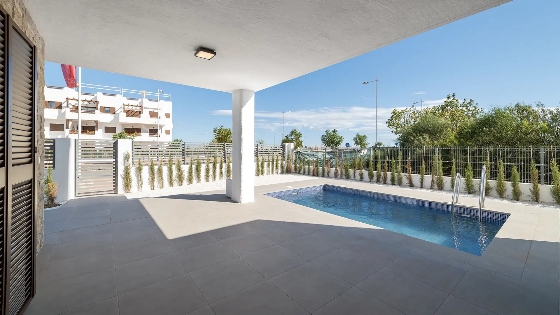 Moderne halfvrijstaande villa te koop vlakbij het strand in Mar de Pulpí