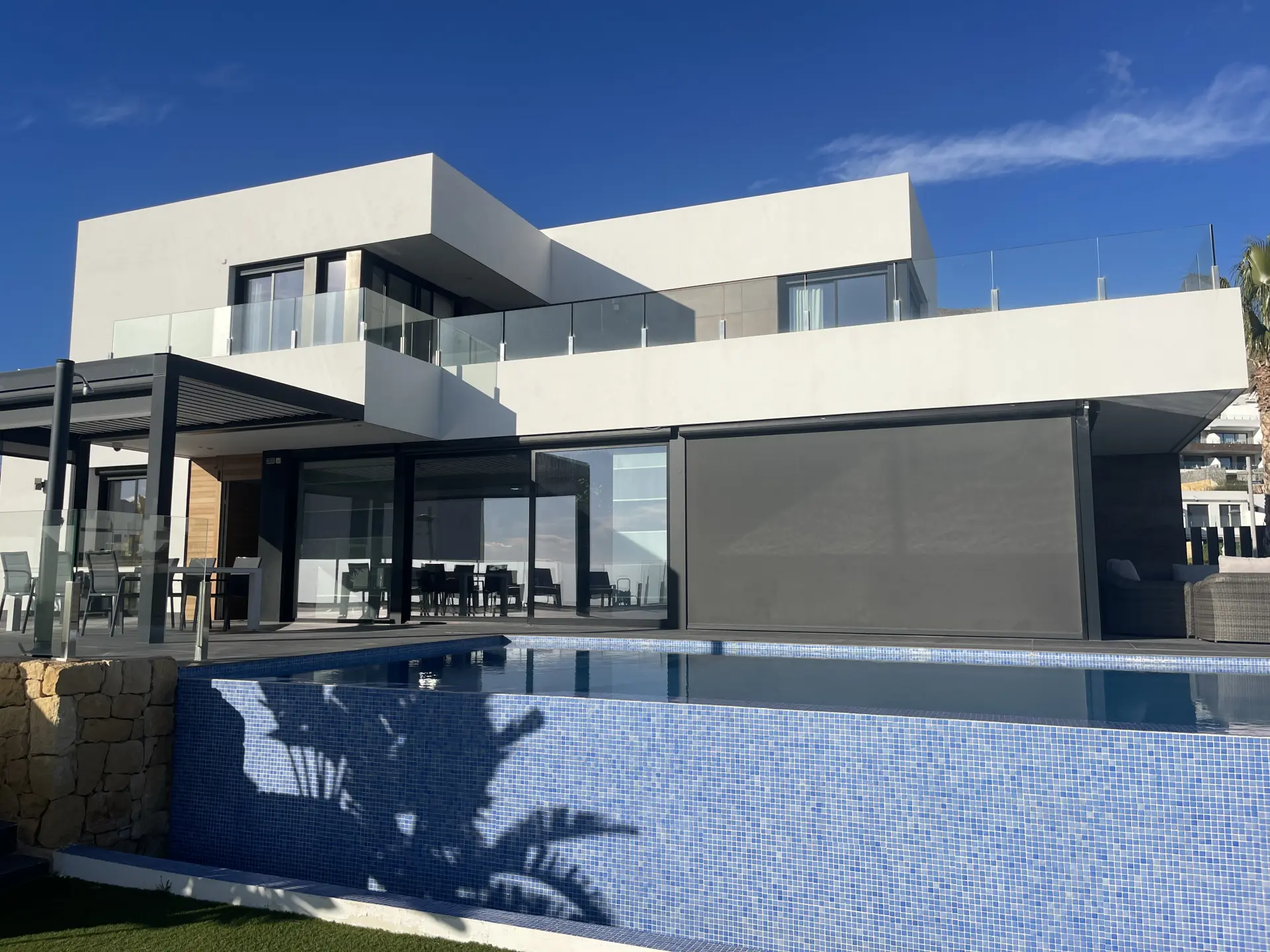 Moderne Villa mit privatem Pool und spektakulärem Meerblick in Balcon de Finestrat zu verkaufen