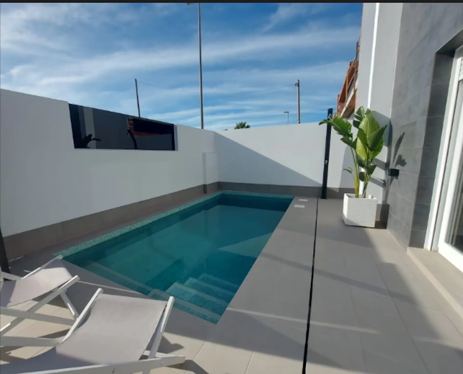 Halfvrijstaande villa te koop met dakterras en zwembad in Roldán