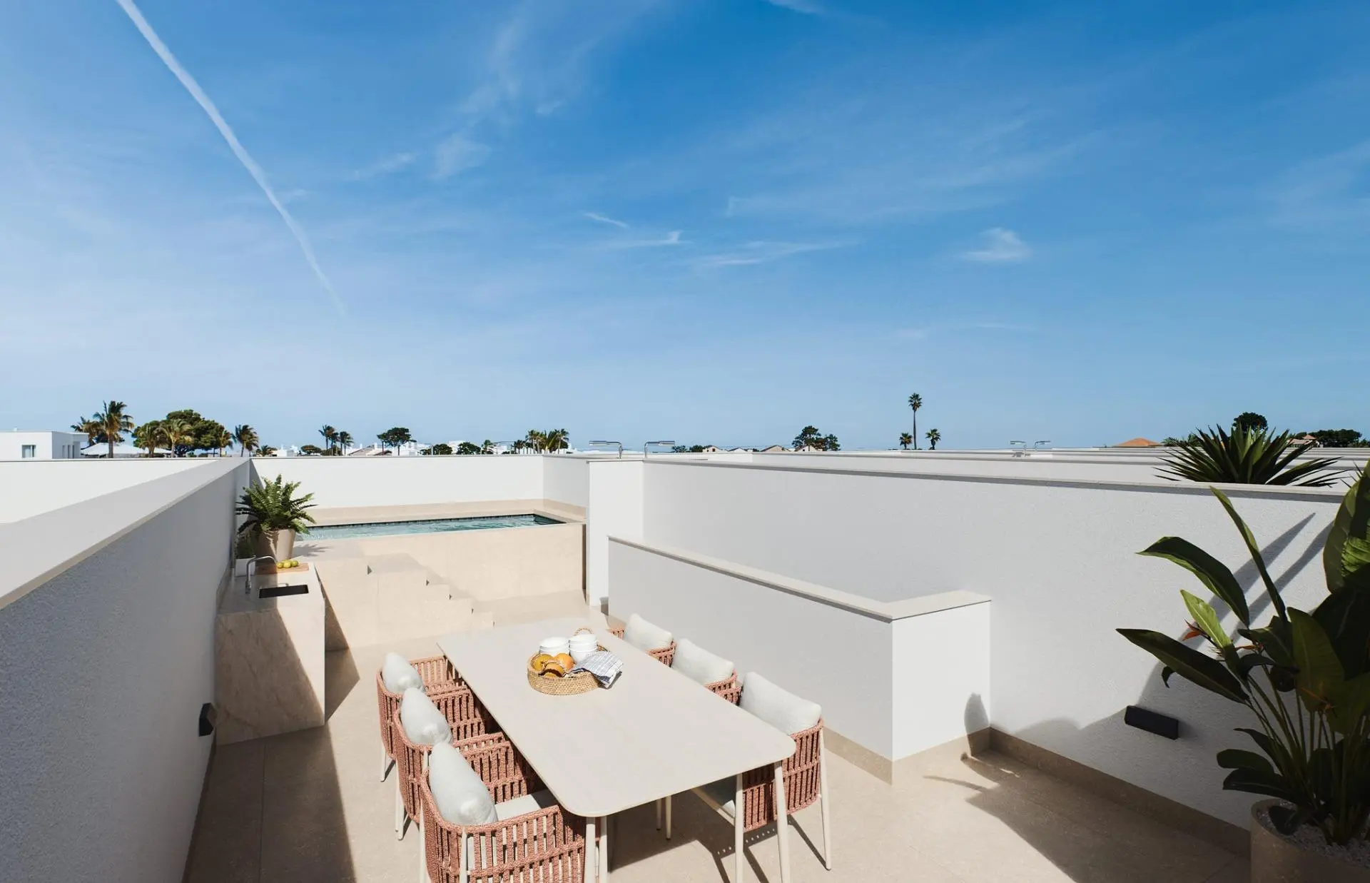 Reihenhäuser in zeitgenössischem Design mit privatem Pool