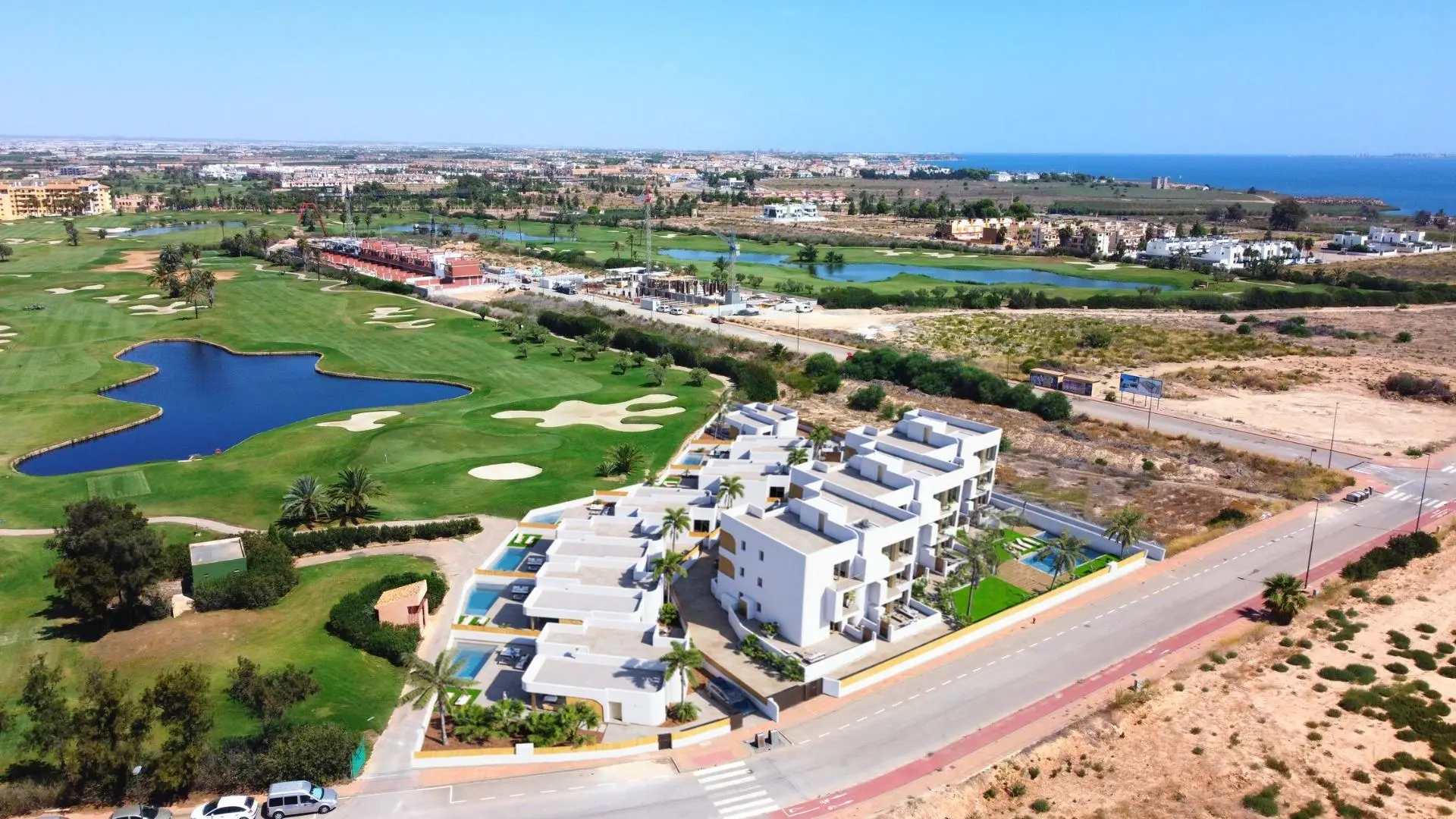 Nouveau complexe résidentiel à Los Alcázares, en première ligne du Serena Golf