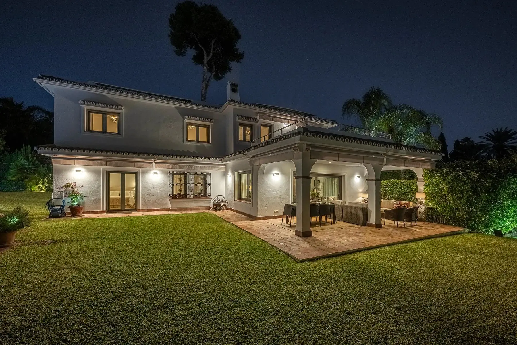 Villa te koop in Los Monteros Playa, Marbella Oost