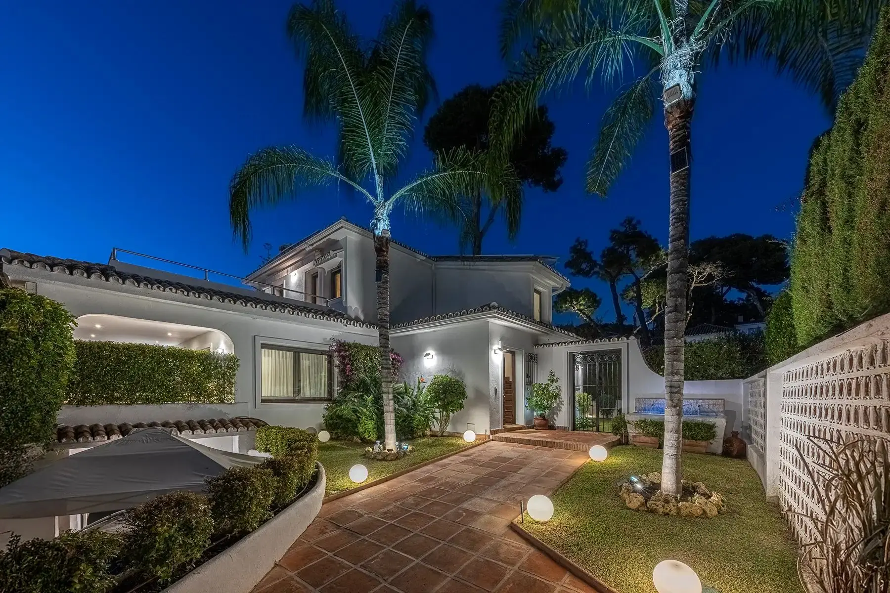 Villa te koop in Los Monteros Playa, Marbella Oost