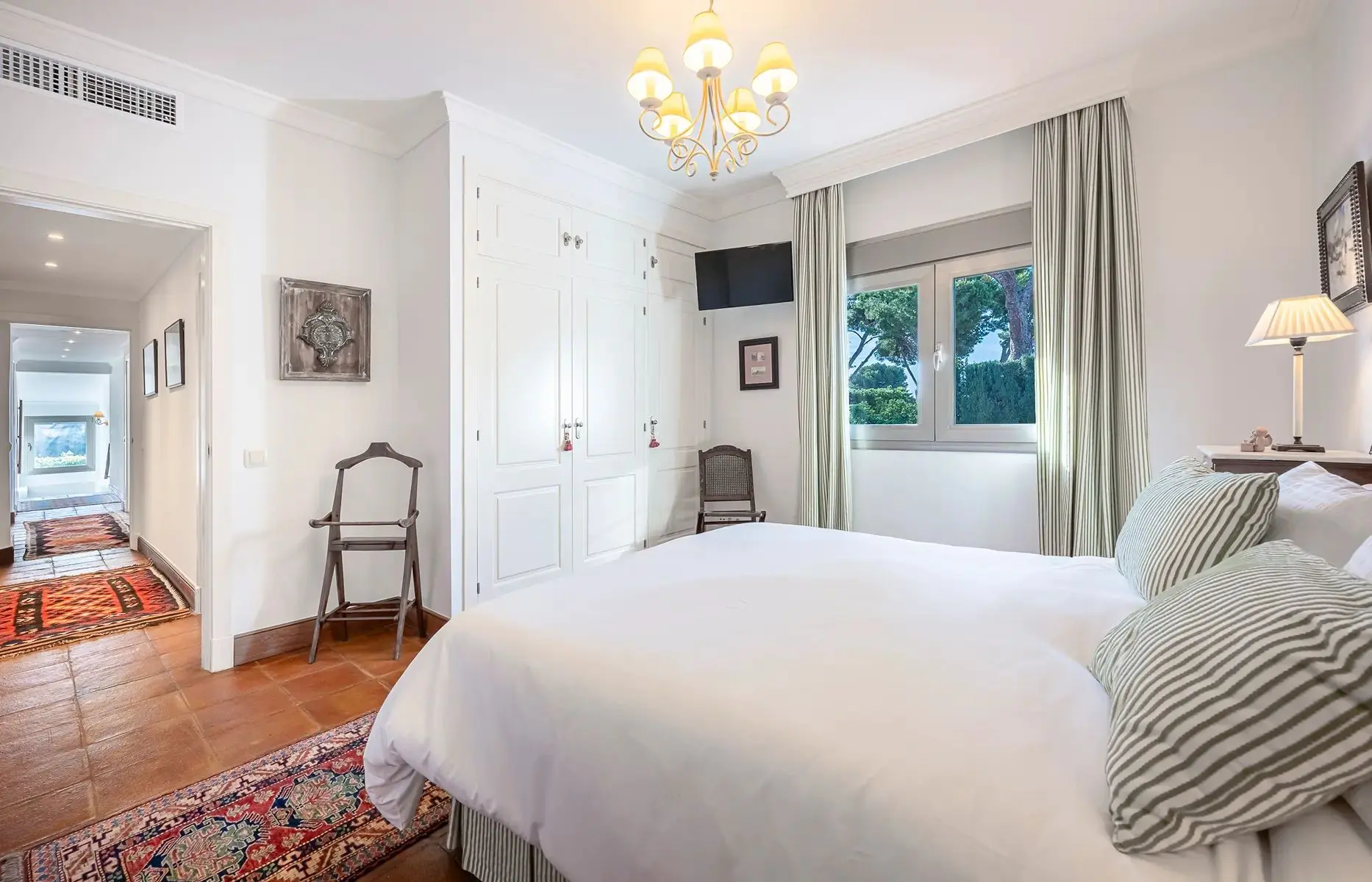 Villa te koop in Los Monteros Playa, Marbella Oost