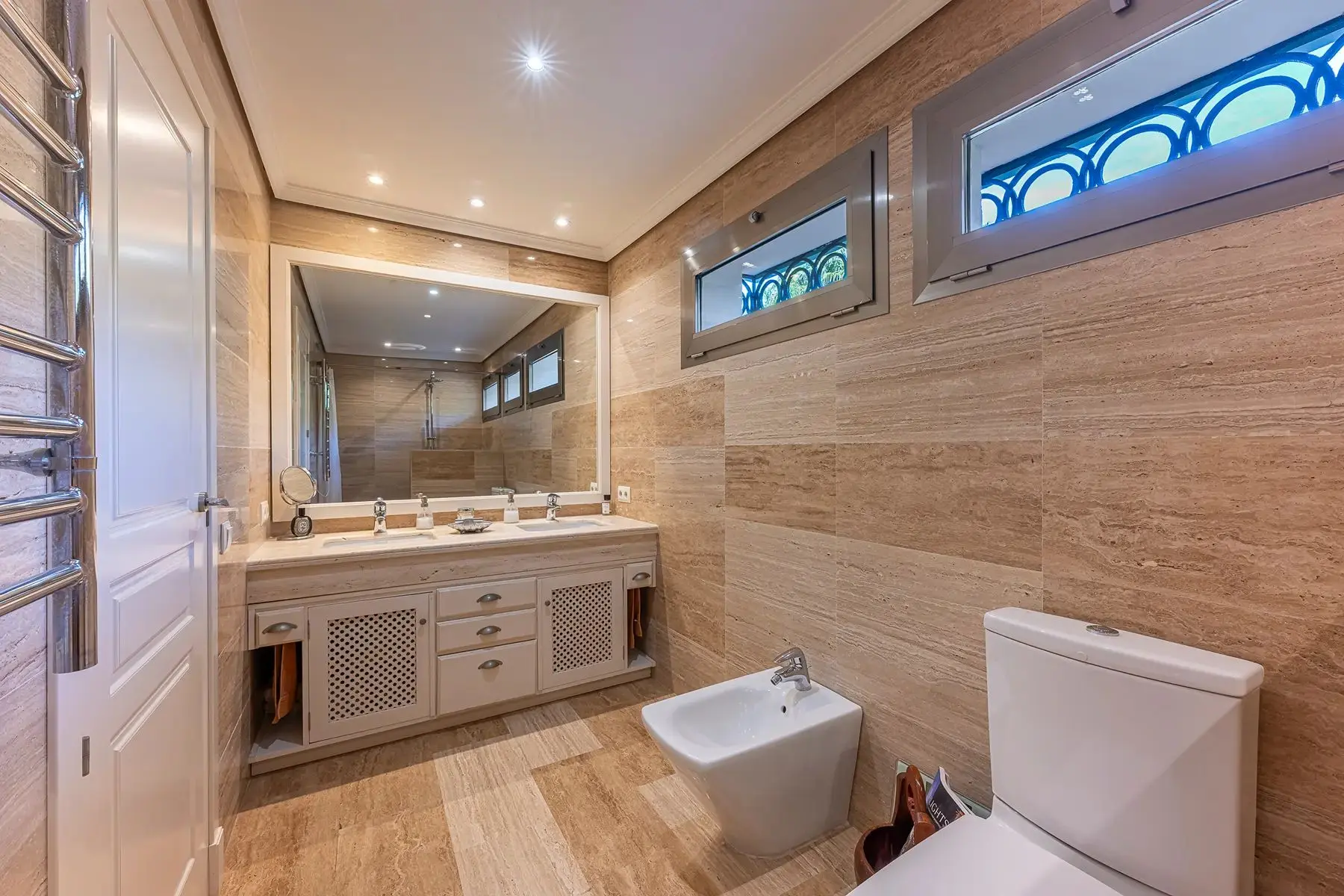 Villa te koop in Los Monteros Playa, Marbella Oost