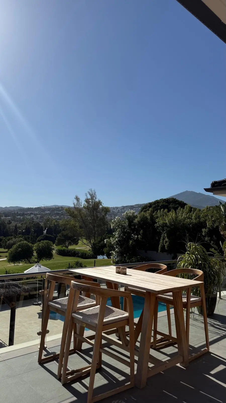 Villa voor korte verhuur in Los Naranjos, Nueva Andalucia