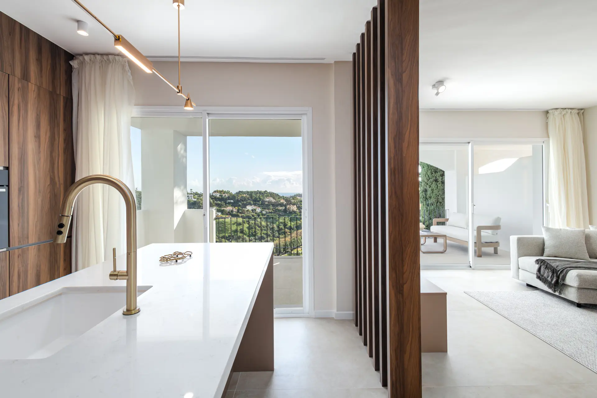 APARTAMENTO 3-BEDROOM CON RESUMEN VIEWS IN ALTOS DE LA QUINTA