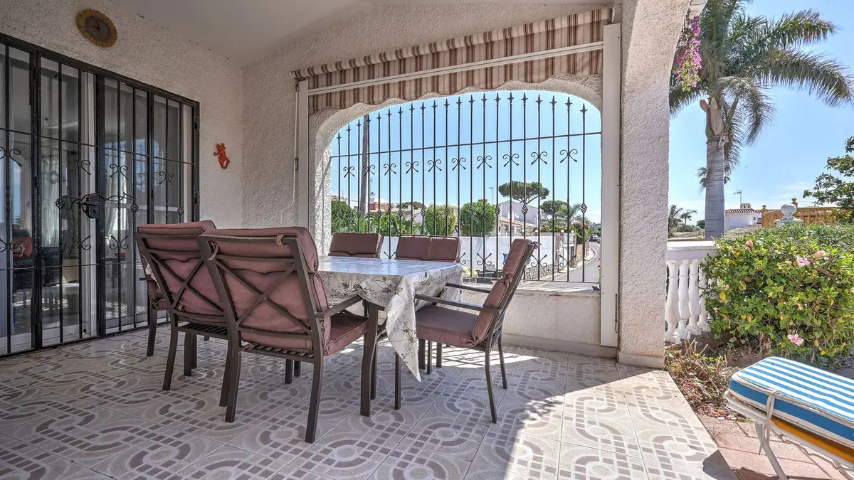 Villa for sale in Calypso, Calahonda