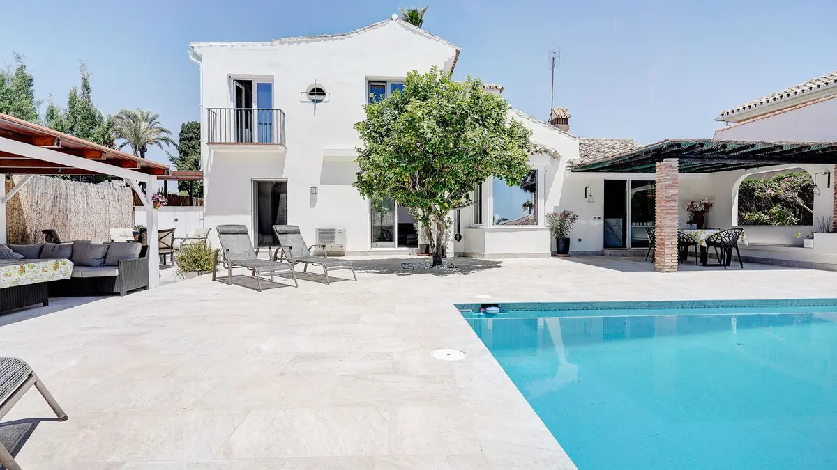 Villa for sale in Calahonda, Mijas Costa