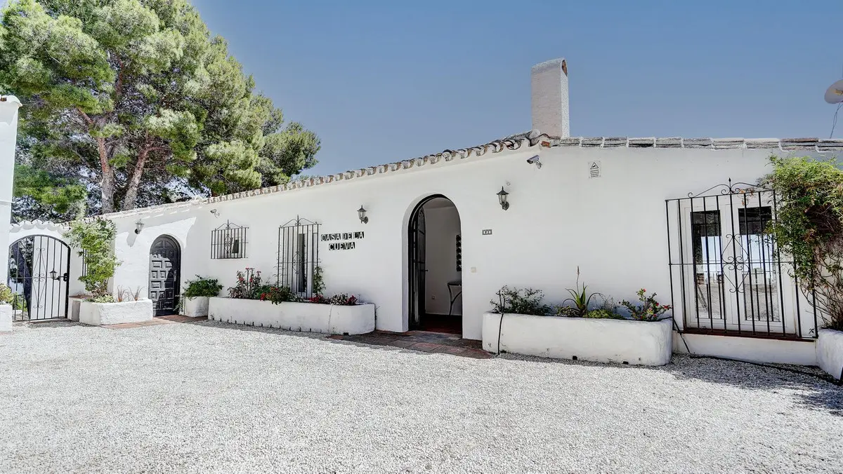 Villa for sale in Mijas