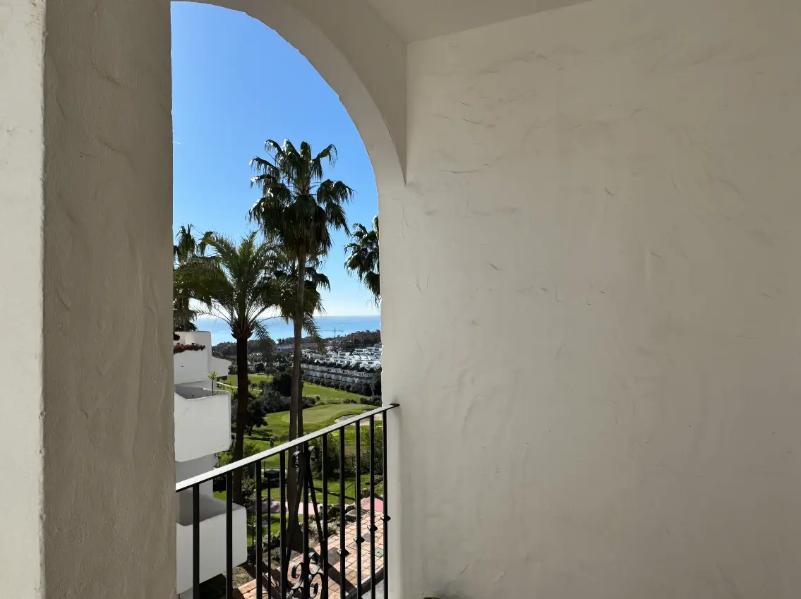 Amplio apartamento con vistas al golf, cerca de Puerto de la Duquesa, Manilva