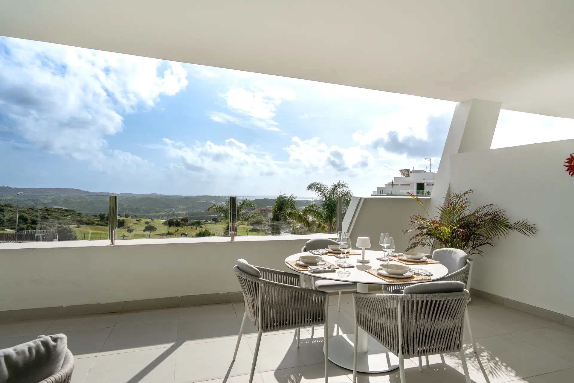 Stunning Contemporary Middle Floor Apartment in Calanova Golf
