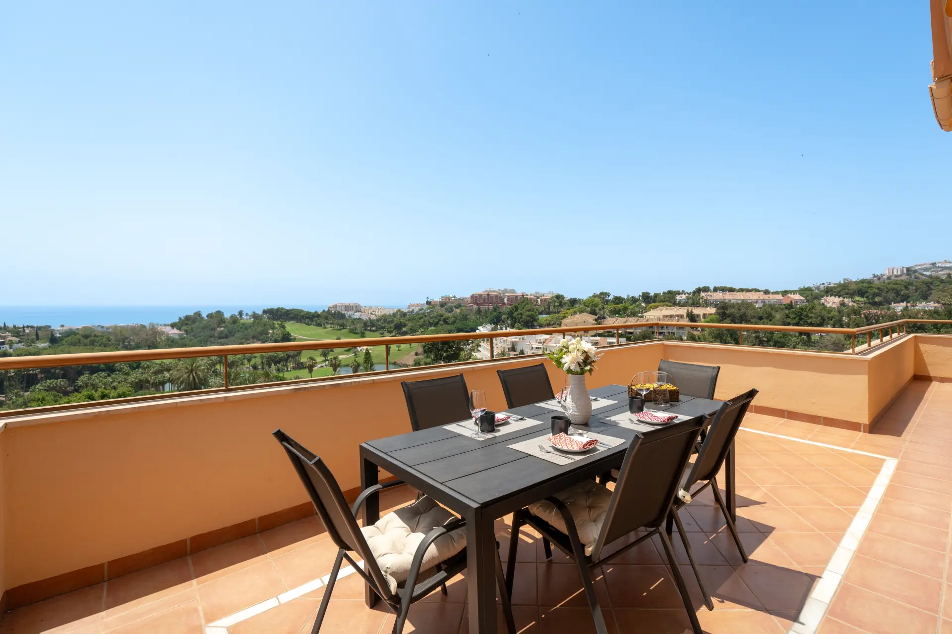 Fantastic South-Facing Duplex Penthouse with Panoramic Golf- and Sea Views