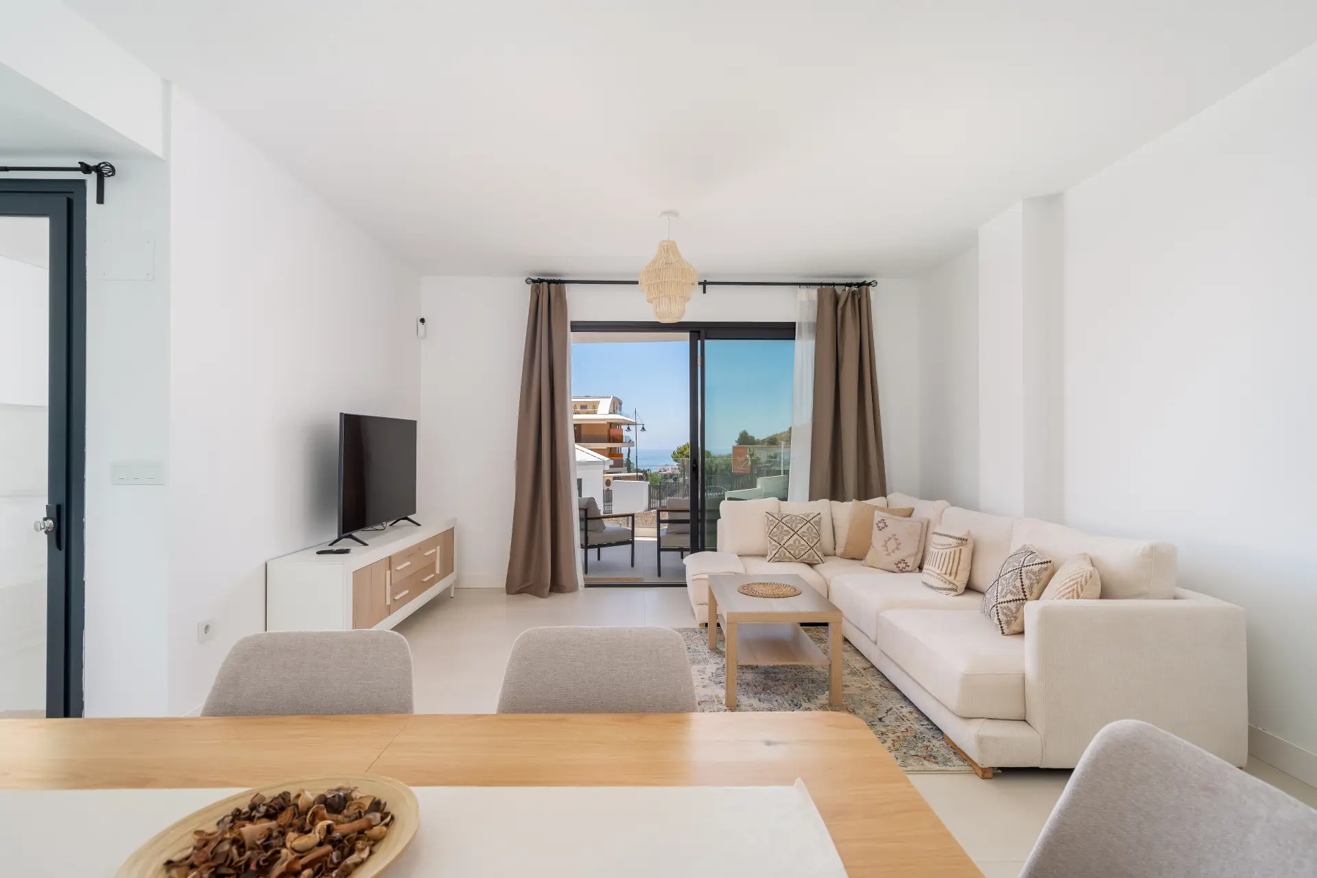 Contemporary 3-Bedroom Apartment in El Higuerón