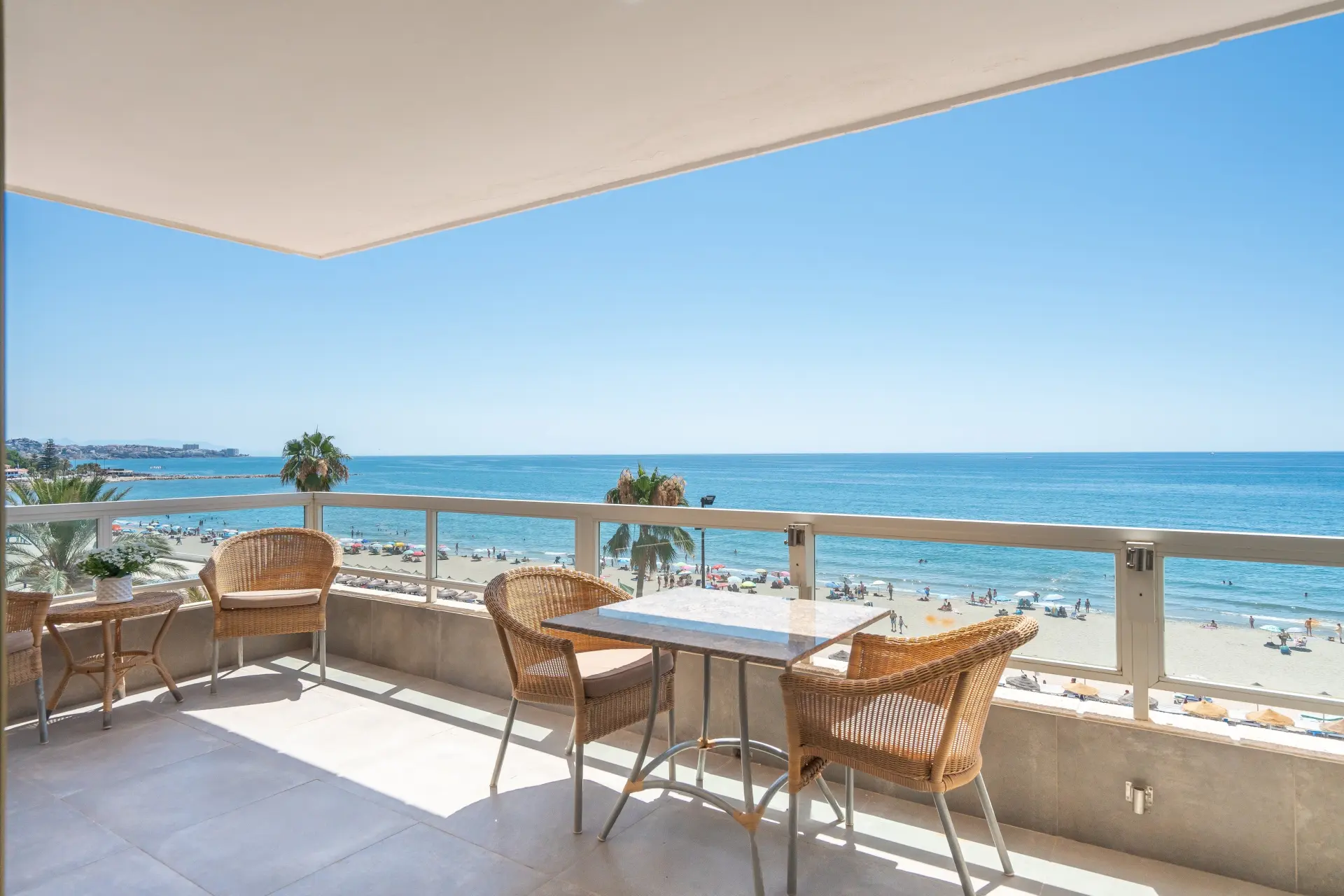 Renovated 3-Bedroom Beachfront Apartment – Torreblanca, Fuengirola