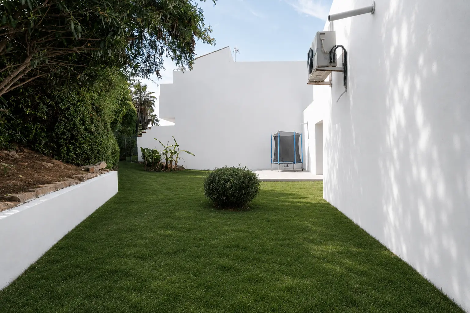 Half Vrijstaande woning te koop in Señorío de Cortés, Estepona Oost
