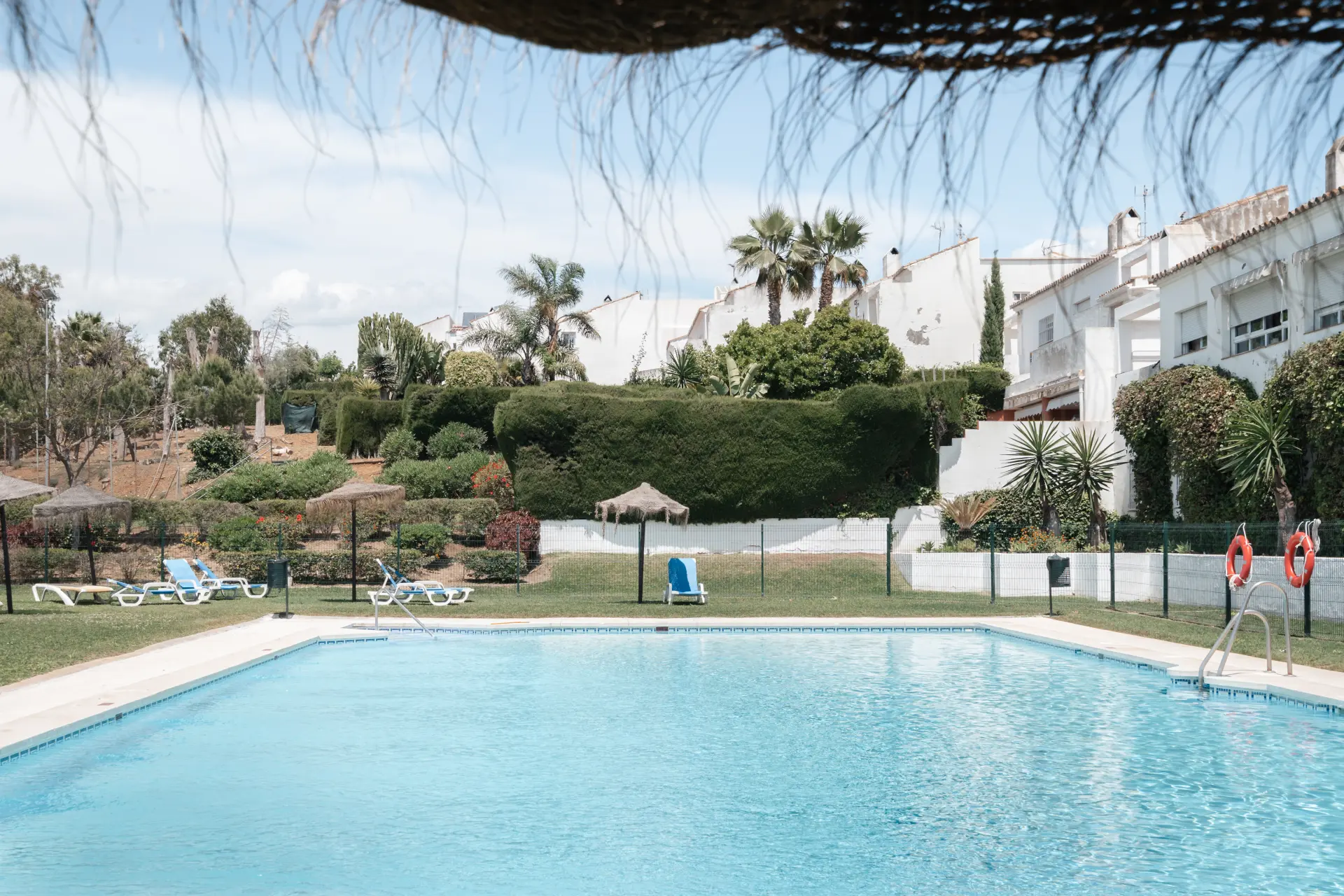Half Vrijstaande woning te koop in Señorío de Cortés, Estepona Oost
