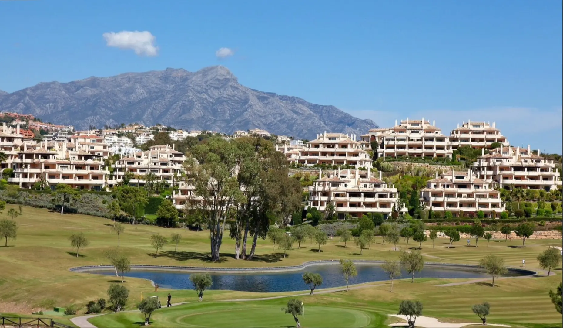 STUNING 3-BEDROOM APARTMENT   CAPANES ,BENAHAVIS ,COSTA DEL SOL