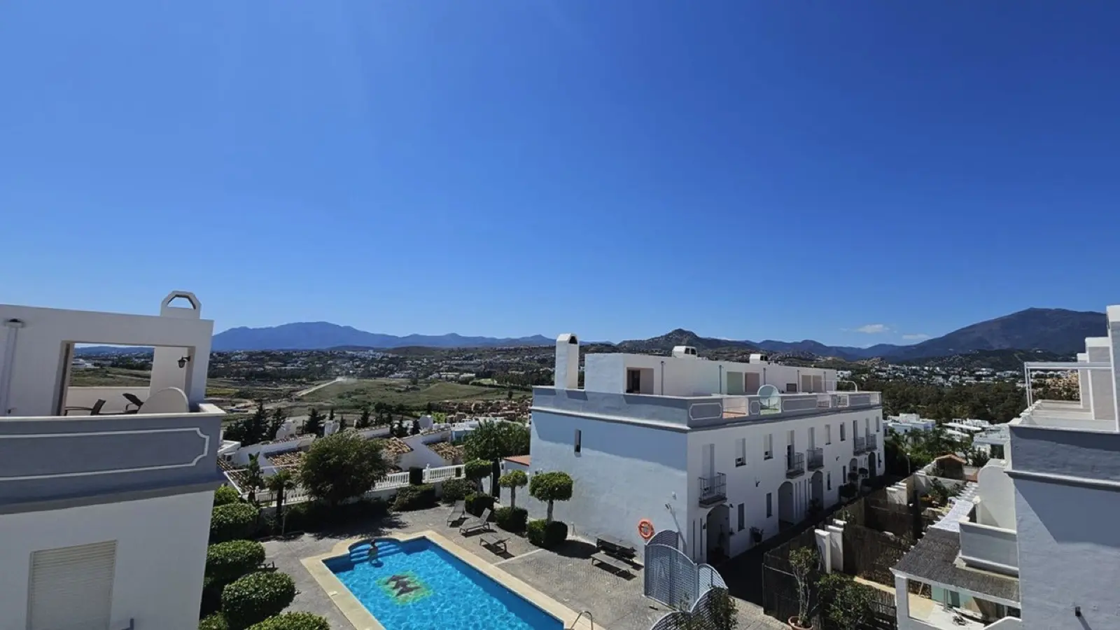 Geschakeld huis te koop in Nueva Atalaya, Estepona Oost