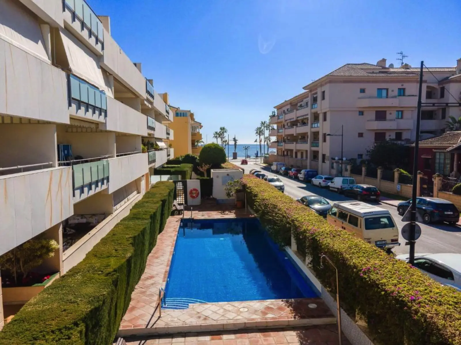 Apartamento Moderno Totalmente Reformado en Urbanización Las Petunias