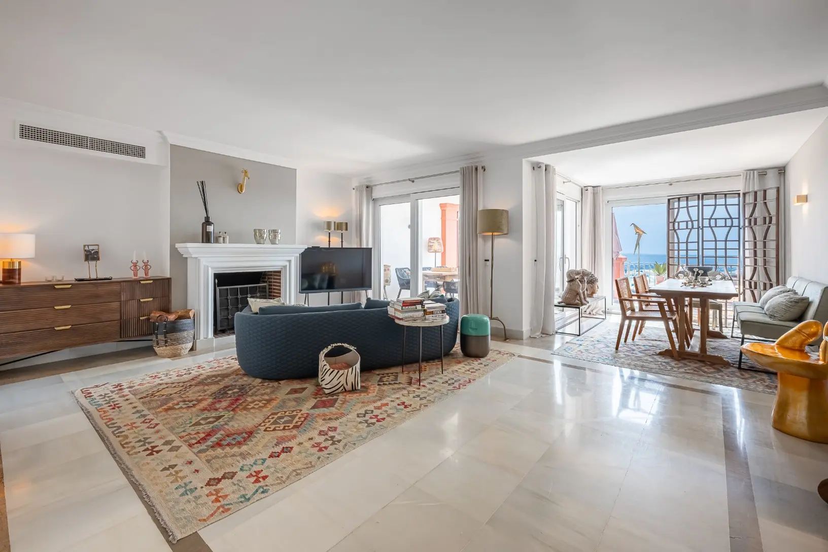 Exclusive Duplex Reformed with Panoramic Sea Views in La Quinta, Benahavís