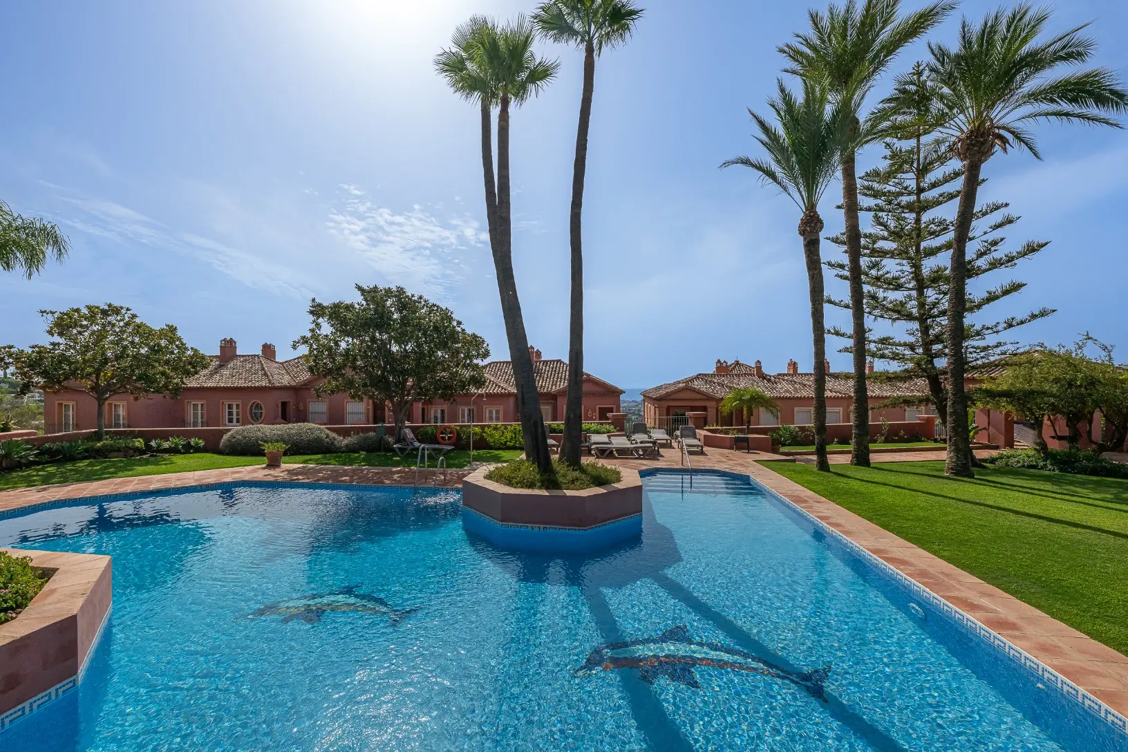 Exclusive Duplex Reformed with Panoramic Sea Views in La Quinta, Benahavís