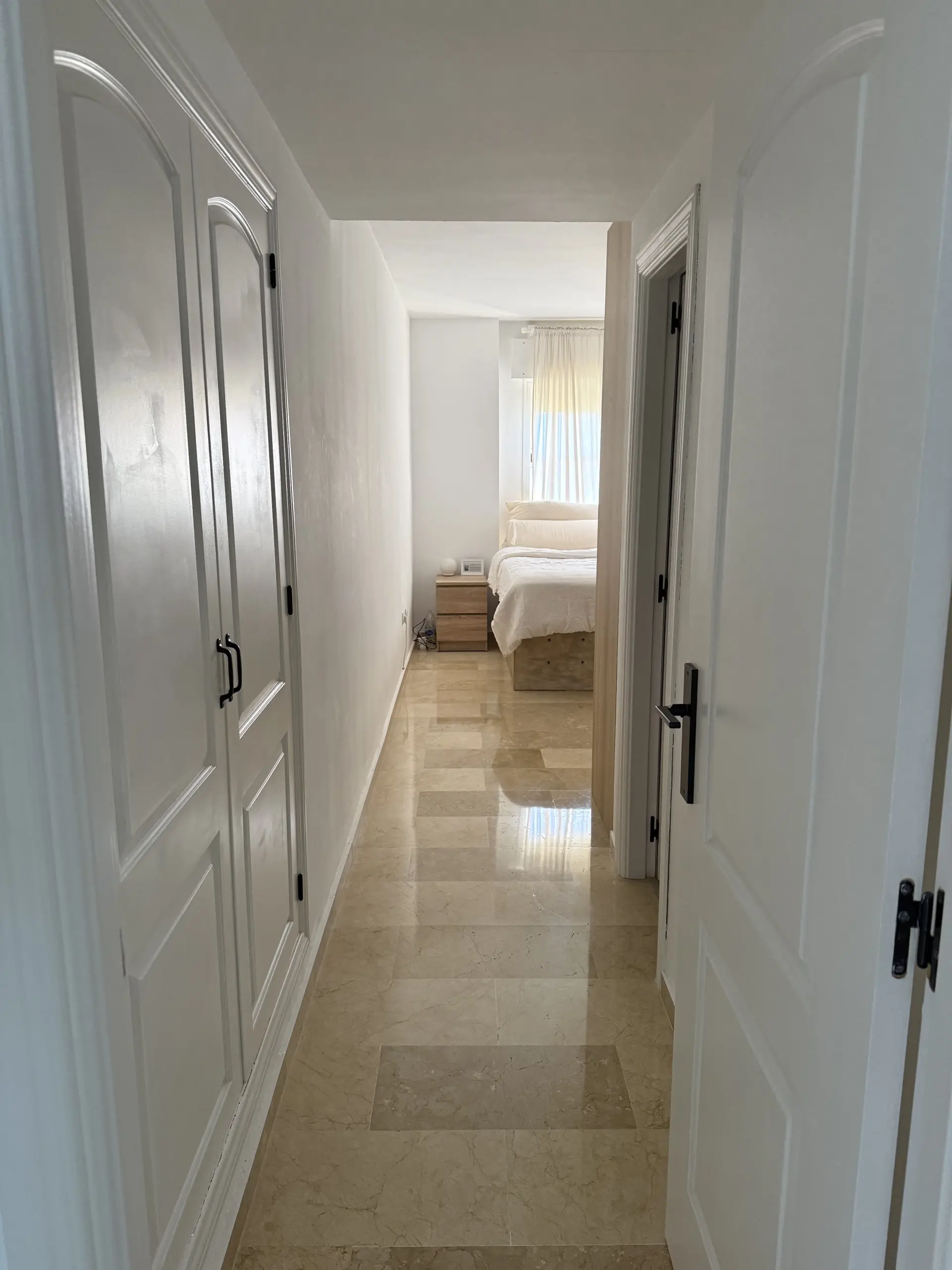 Bright South-Facing 3rd-Floor Apartment with Tourist Licence