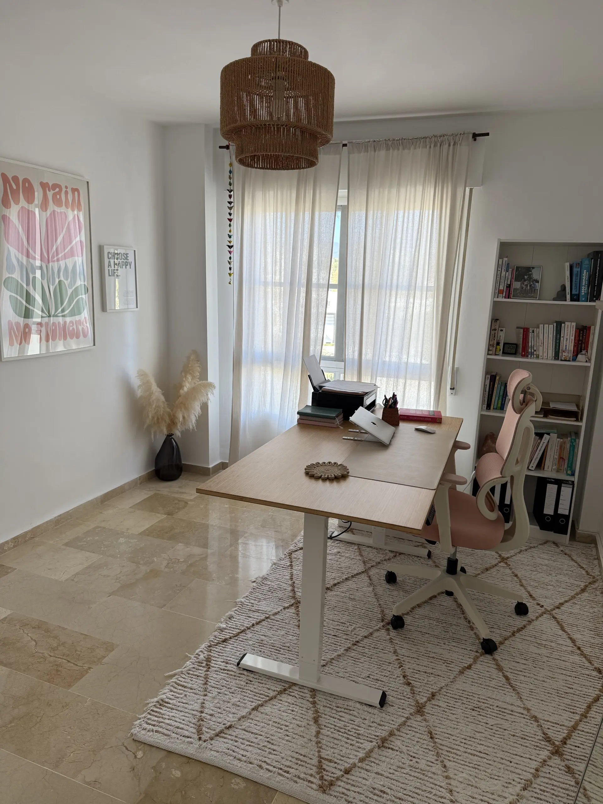 Bright South-Facing 3rd-Floor Apartment with Tourist Licence