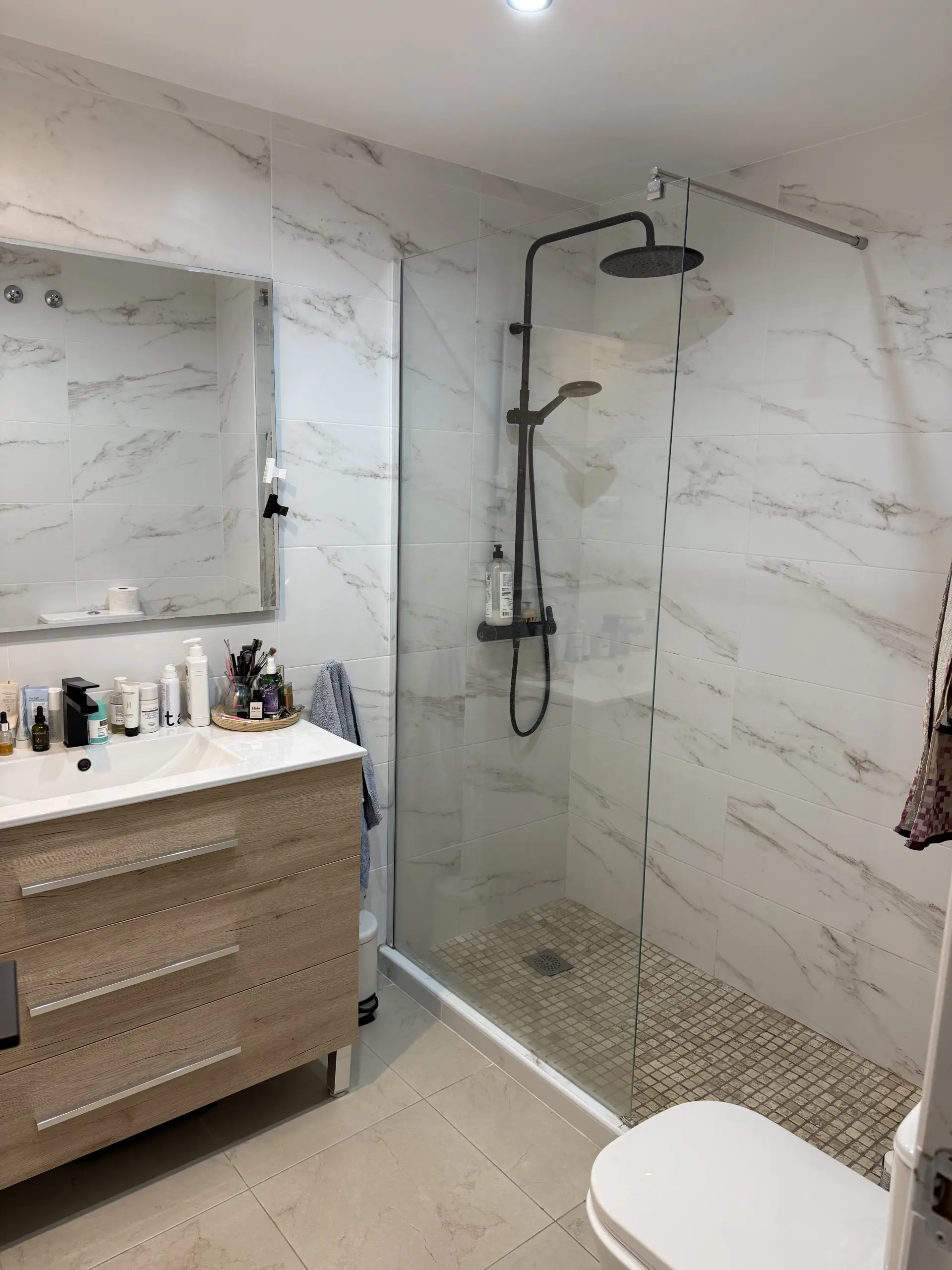 Bright South-Facing 3rd-Floor Apartment with Tourist Licence