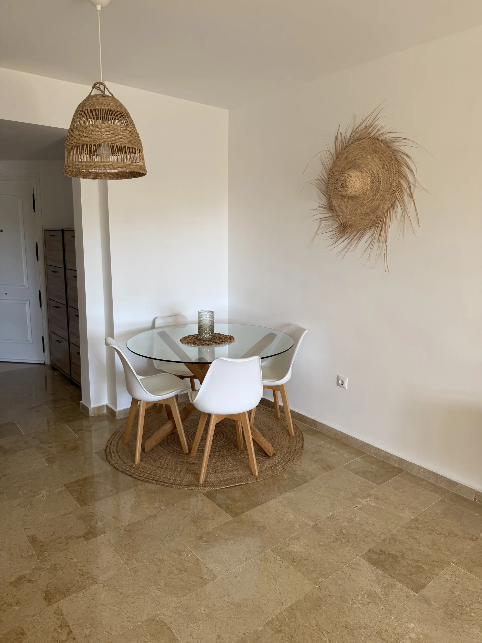 Bright South-Facing 3rd-Floor Apartment with Tourist Licence