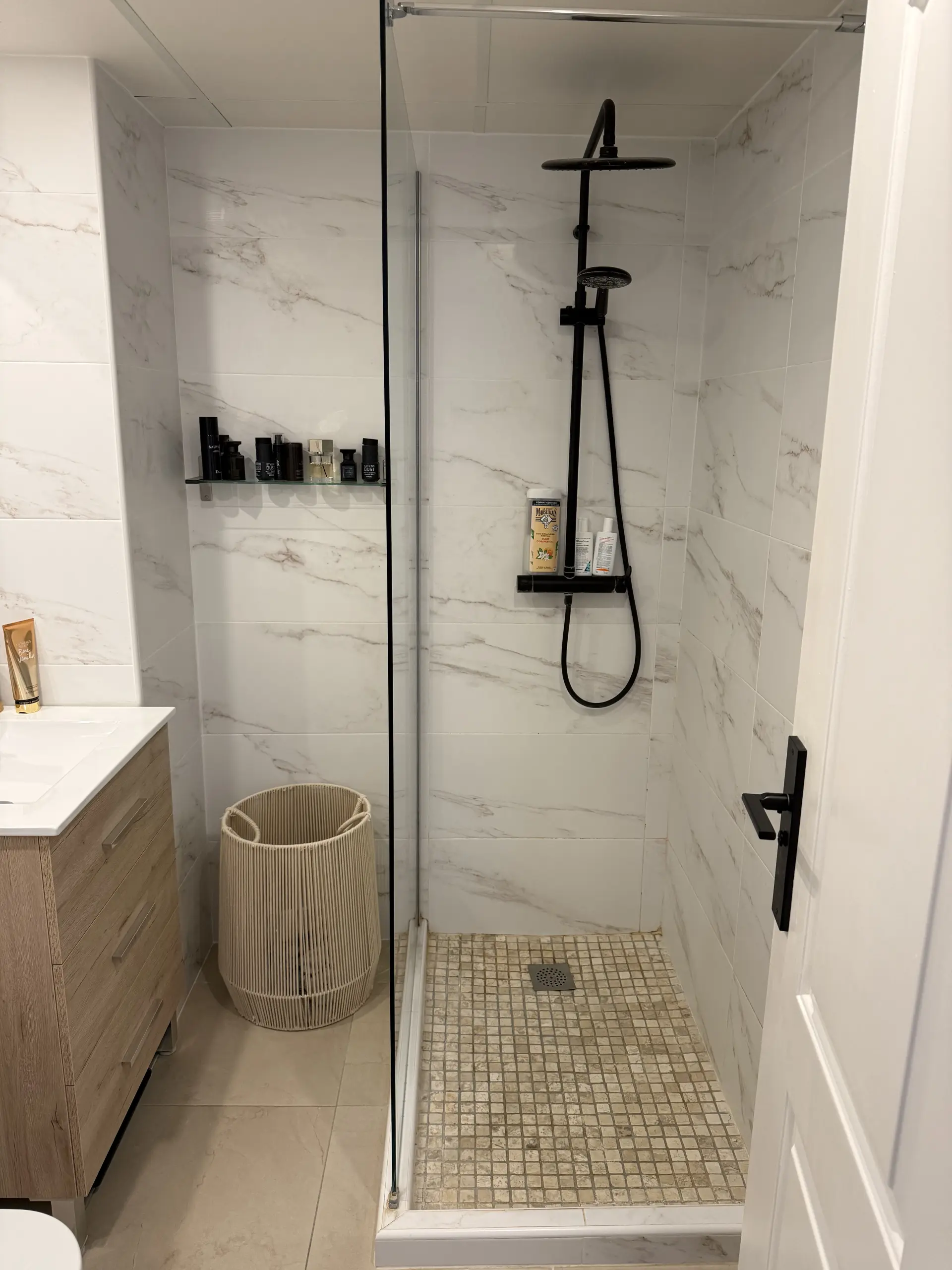 Bright South-Facing 3rd-Floor Apartment with Tourist Licence