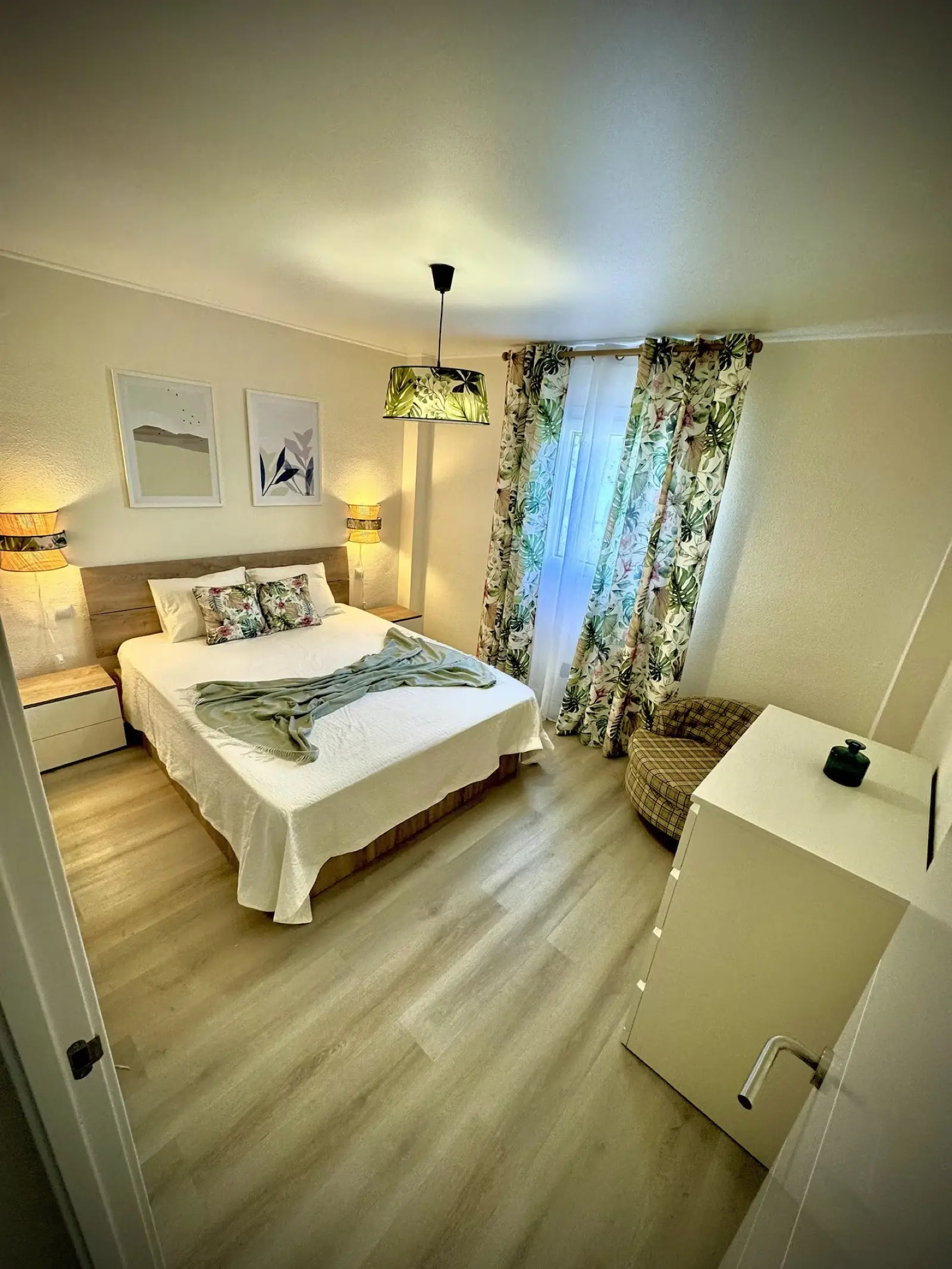 Fully Renovated Beachfront Apartment with Sea Views in Puerto de la Duquesa, Manilva