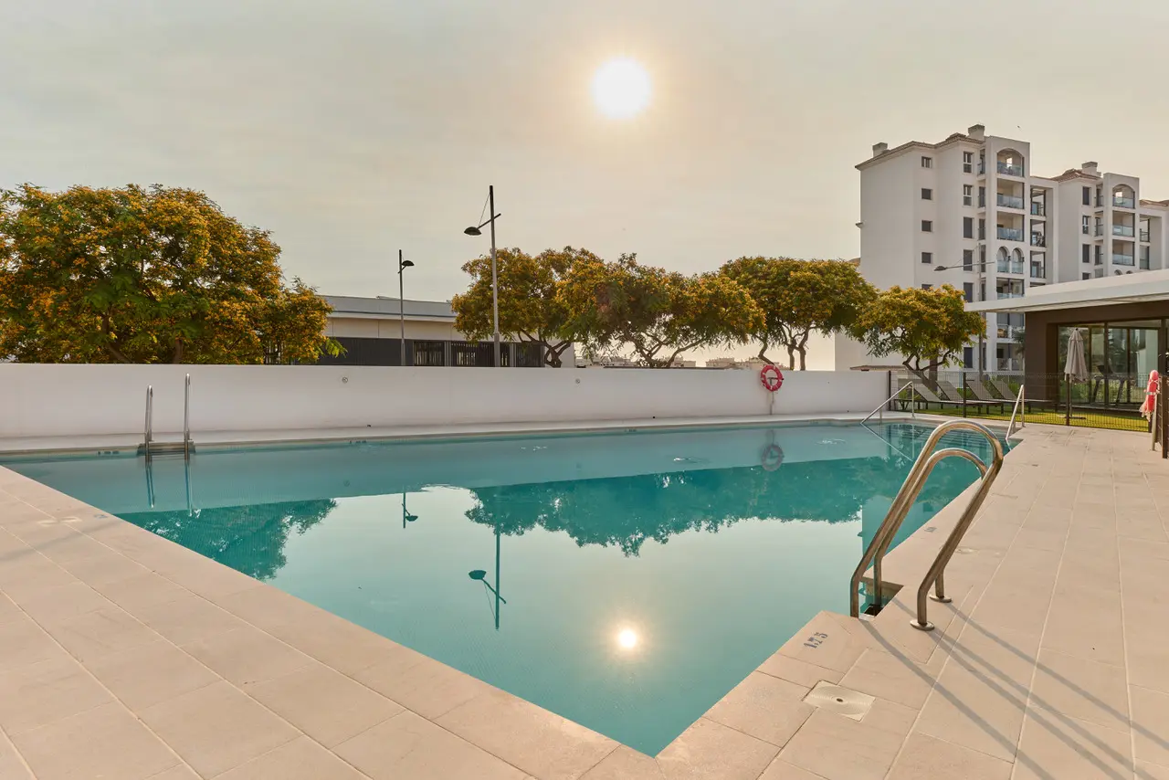 Słoneczny apartament w Las Mesas Homes II – nowoczesny komfort w sercu Estepony